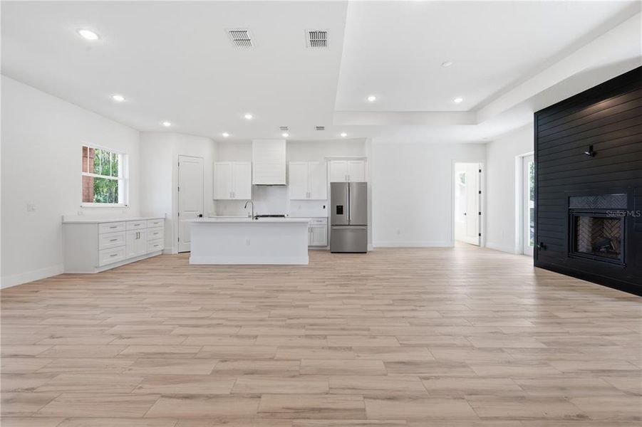 Spacious, unfurnished interior of a new home in , Dunnellon (Image 13).