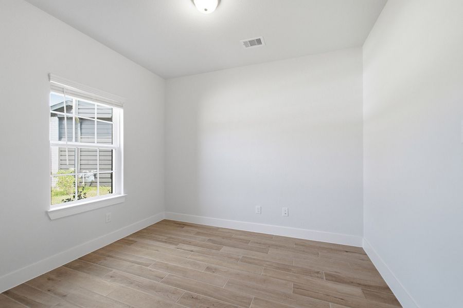 Spacious, unfurnished interior of a new home in Magnolia Springs, Montgomery (Image 19).