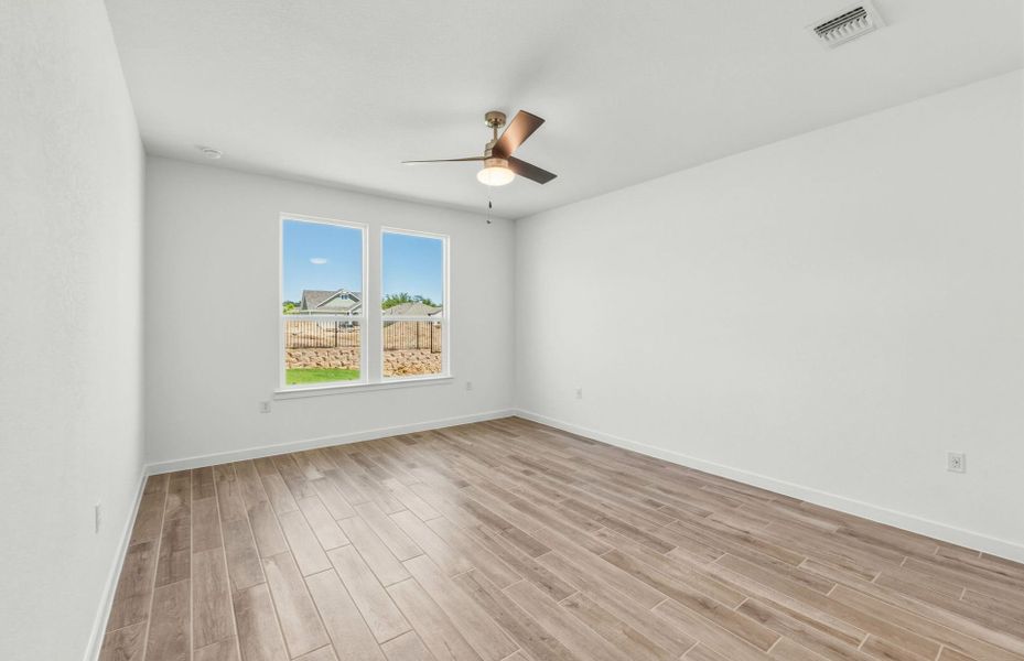 Spacious, unfurnished interior of a new home in Sun City Texas, Georgetown (Image 35).