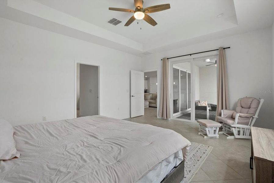 Furnished interior view inside a new home in , Englewood (Image 19).