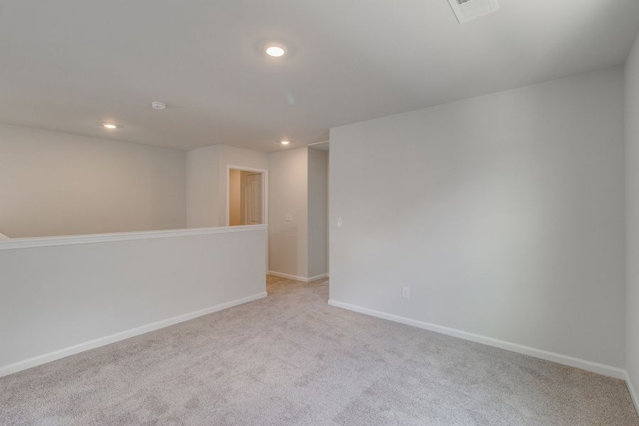 Spacious, unfurnished interior of a new home in Bluefield, Lexington (Image 25).