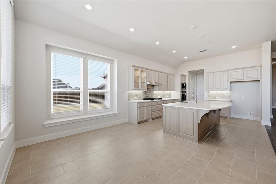 Furnished interior view inside a new home in Canyon Creek Estates, Sherman (Image 10).