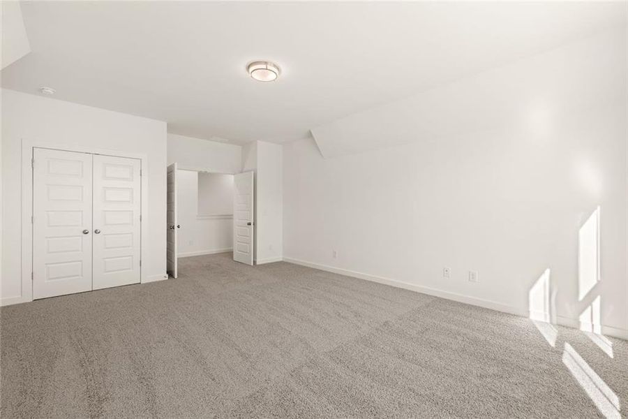 Spacious, unfurnished interior of a new home in , Gainesville (Image 43).
