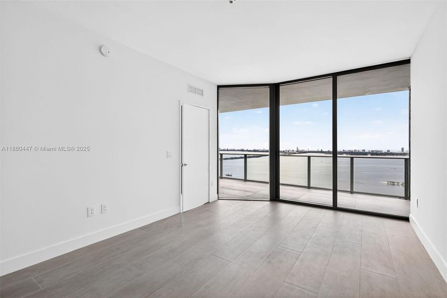 Spacious, unfurnished interior of a new home in , Miami (Image 32).