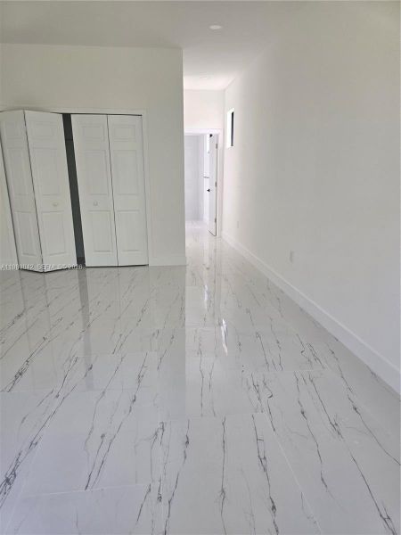 Spacious, unfurnished interior of a new home in , Lehigh Acres (Image 10).