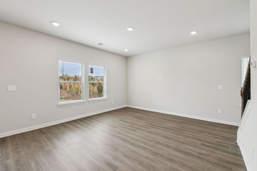 Spacious, unfurnished interior of a new home in Hawthorne Station, College Park (Image 11).