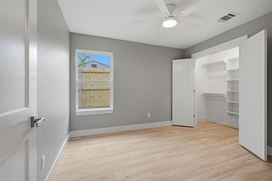 Spacious, unfurnished interior of a new home in , Sherman (Image 19).