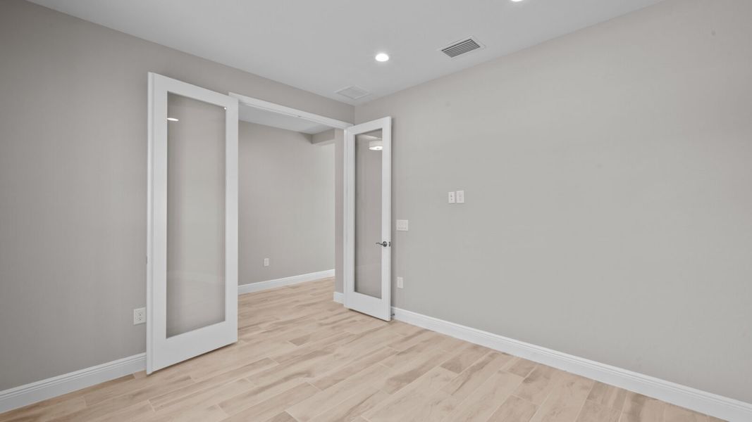 Spacious, unfurnished interior of a new home in Verandah, Fort Myers (Image 32).