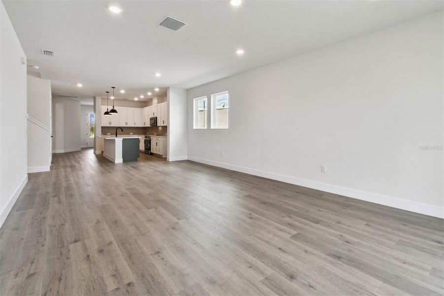 Spacious, unfurnished interior of a new home in Chapel Crossings - Garden Series, Wesley Chapel (Image 29).