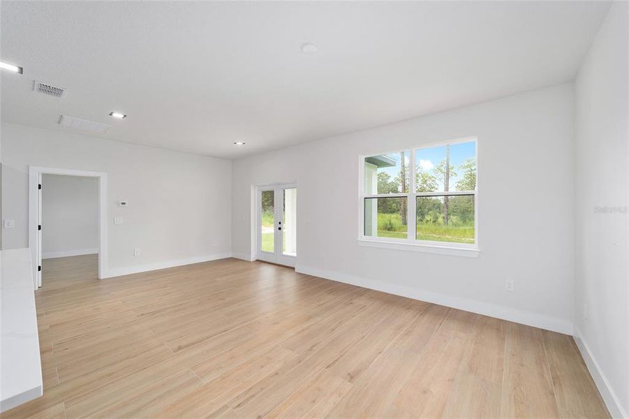 Spacious, unfurnished interior of a new home in , Ocala (Image 18).