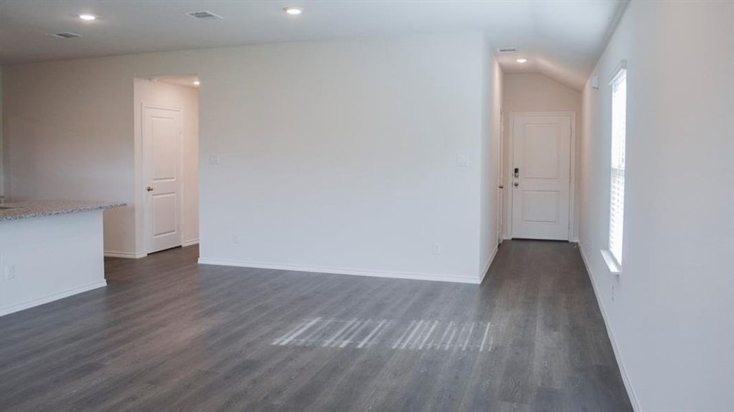 Spacious, unfurnished interior of a new home in Forestbrook Estates, Paris (Image 13). Spacious, unfurnished interior of a new home in Forestbrook Estates, Paris (Image 13).