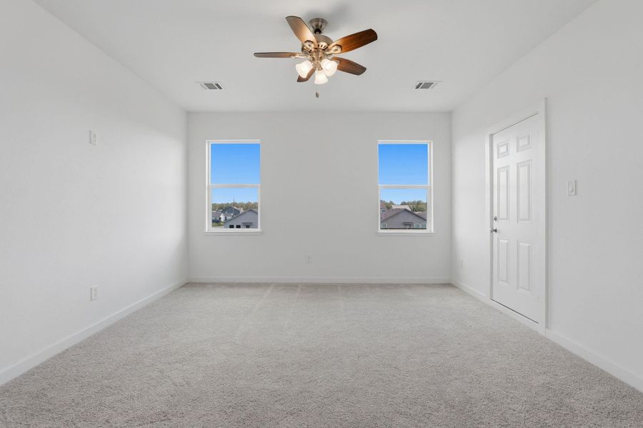 Spacious, unfurnished interior of a new home in , Conroe (Image 43).
