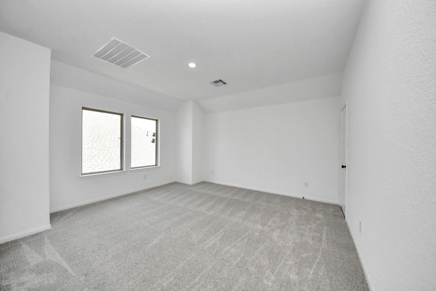 Spacious, unfurnished interior of a new home in 45' Traditional Homes at Elyson, Katy (Image 27).