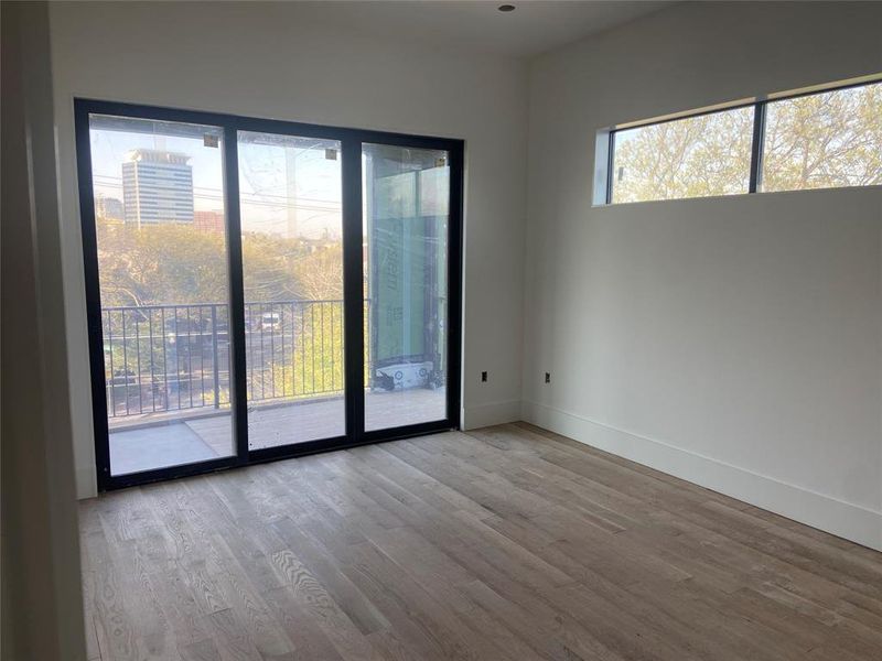 Spacious, unfurnished interior of a new home in , Dallas (Image 22).