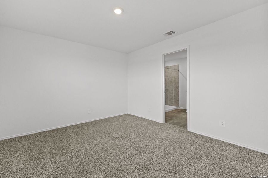 Spacious, unfurnished interior of a new home in Hickory Ridge, Elmendorf (Image 24).