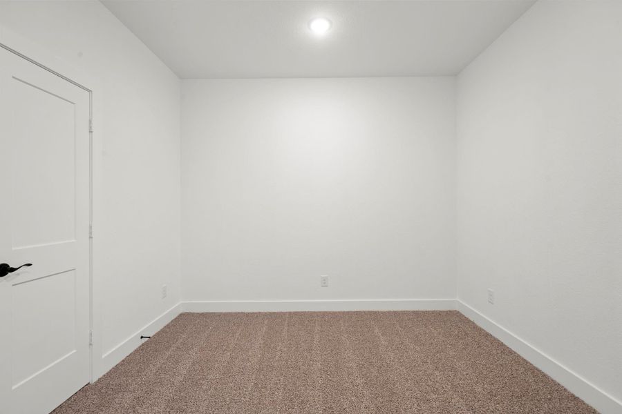 Spacious, unfurnished interior of a new home in Evergreen, Conroe (Image 28).
