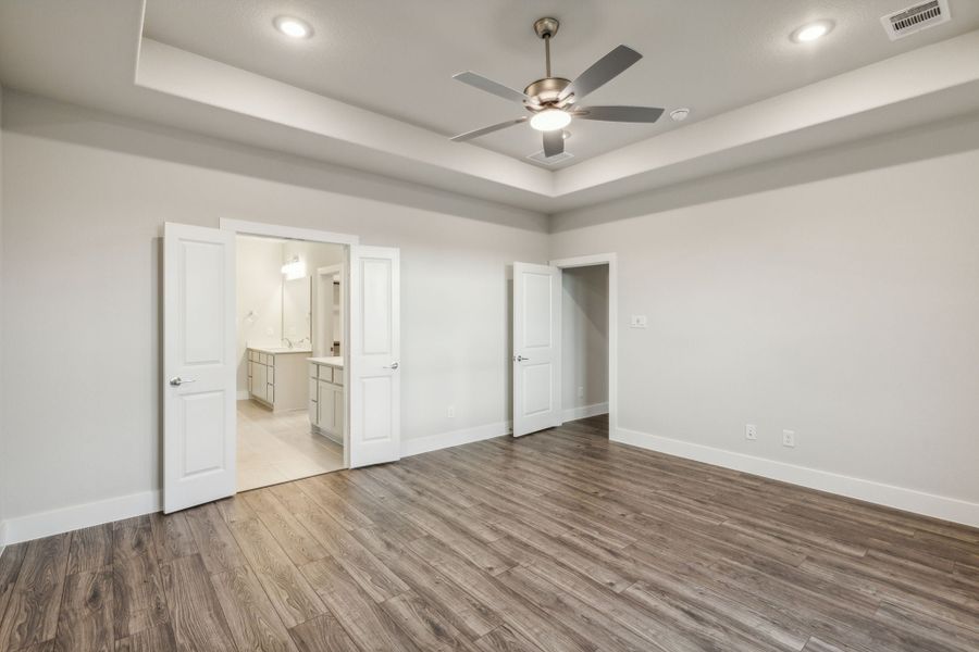 Spacious, unfurnished interior of a new home in Dove Hollow, Waxahachie (Image 22).