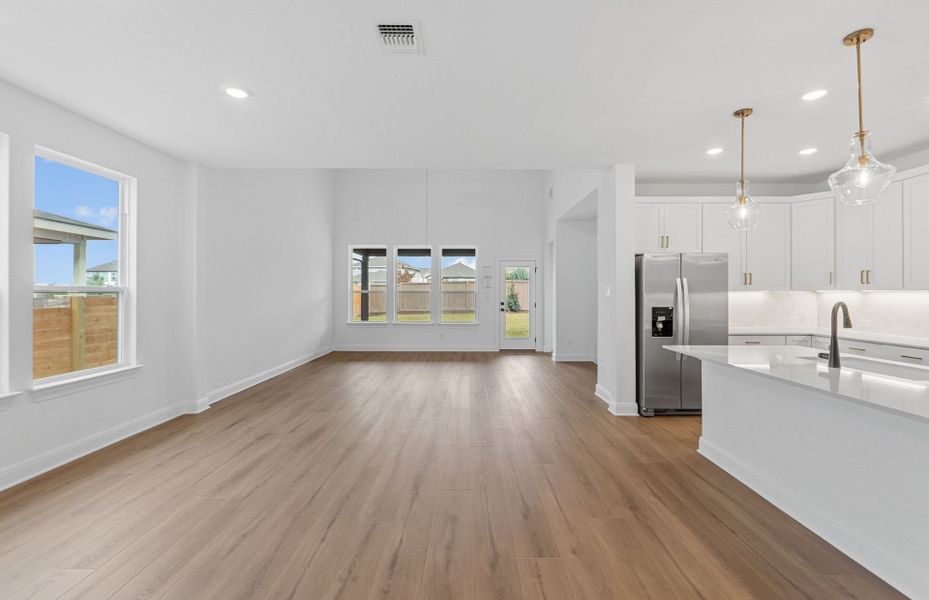 Spacious, unfurnished interior of a new home in Horizon Lake, Leander (Image 56).