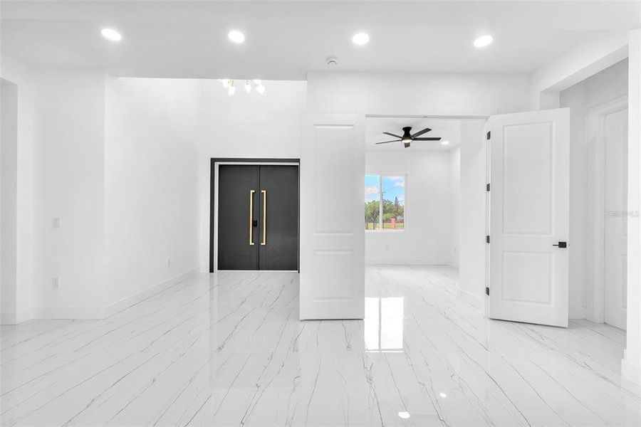 Spacious, unfurnished interior of a new home in , Thonotosassa (Image 21).