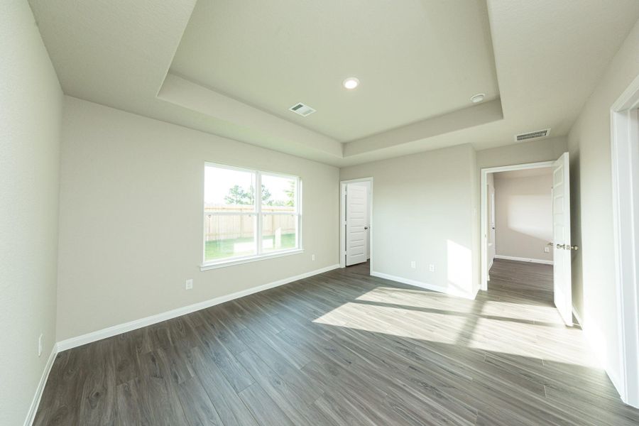 Spacious, unfurnished interior of a new home in Cliffstone Hills, Conroe (Image 11).