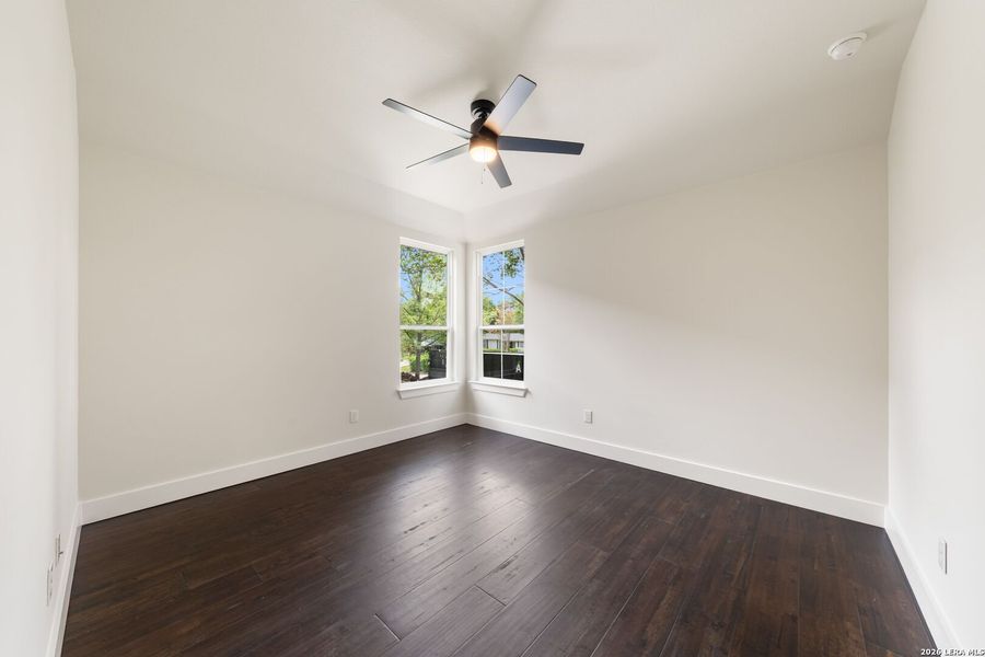 Spacious, unfurnished interior of a new home in , San Antonio (Image 25).