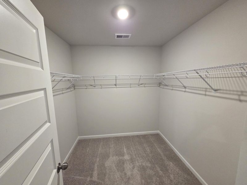 Spacious, unfurnished interior of a new home in , Charleston (Image 14).