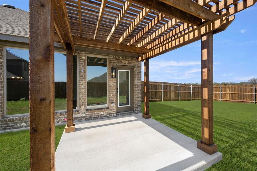 Exterior details and patio area of a home in The Retreat - Phase 1, Waxahachie (Image 18).