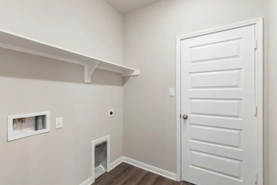 Spacious, unfurnished interior of a new home in The Reserve at Turnbo Ranch, Killeen (Image 10).
