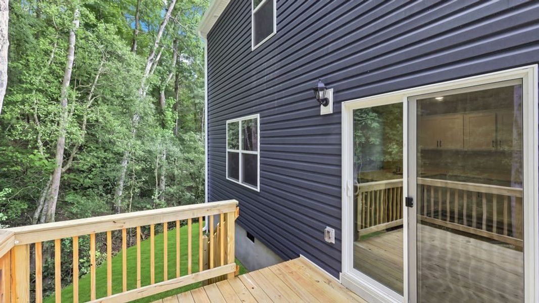 Exterior details and patio area of a home in Hawk Ridge, Anderson (Image 4).