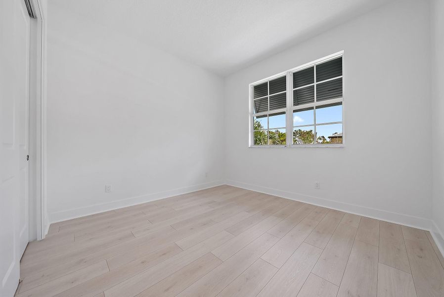 Spacious, unfurnished interior of a new home in L'Ambiance at Avenir, Palm Beach Gardens (Image 33).