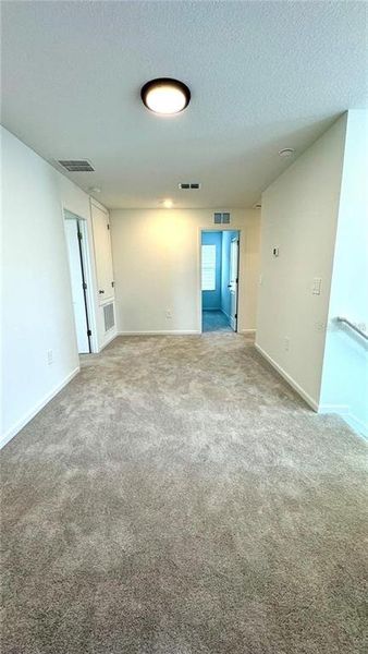 Spacious, unfurnished interior of a new home in Hunt Club Groves: Manor Key Collection, Lake Wales (Image 11).