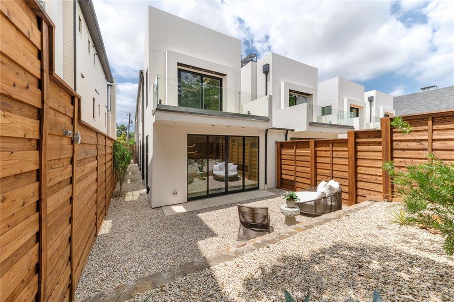 Exterior details and patio area of a home in , Dallas (Image 3).