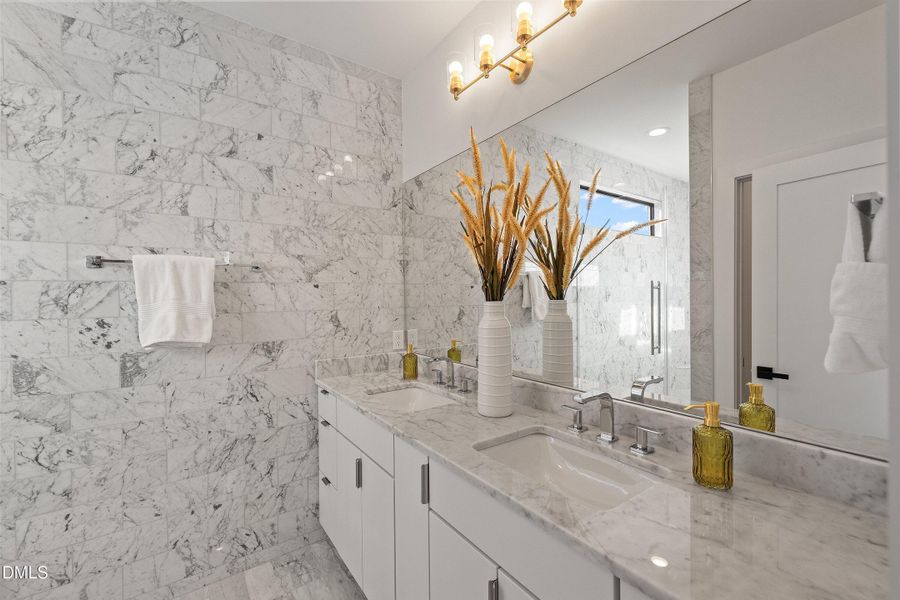 55-813 N Roxboro_6889 55-813 N Roxboro_6889