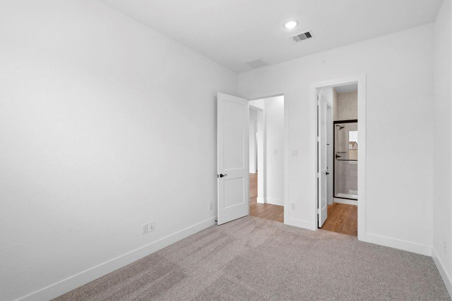 Spacious, unfurnished interior of a new home in Briarley, Montgomery (Image 17).
