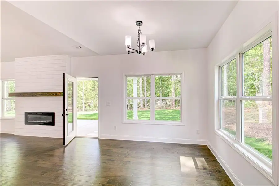 Spacious, unfurnished interior of a new home in , Villa Rica (Image 40).
