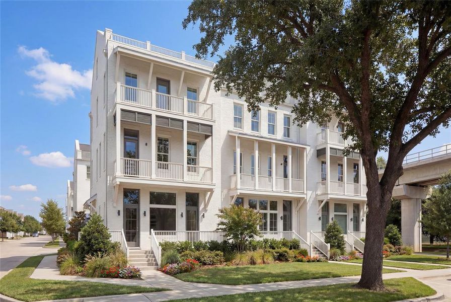 View of apartment building / complex