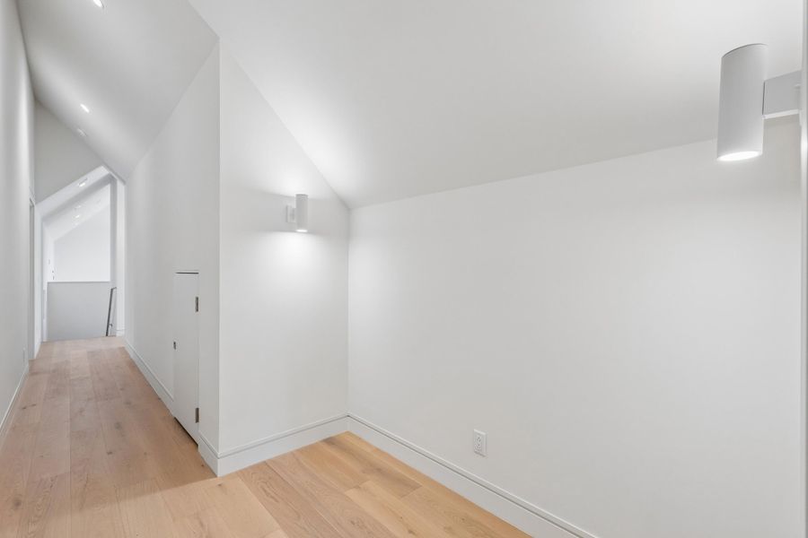 Spacious, unfurnished interior of a new home in , Edisto Island (Image 26).