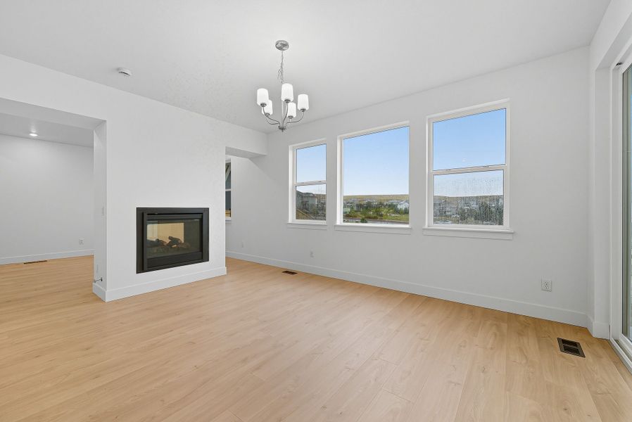 Spacious, unfurnished interior of a new home in Trailstone, Arvada (Image 9).