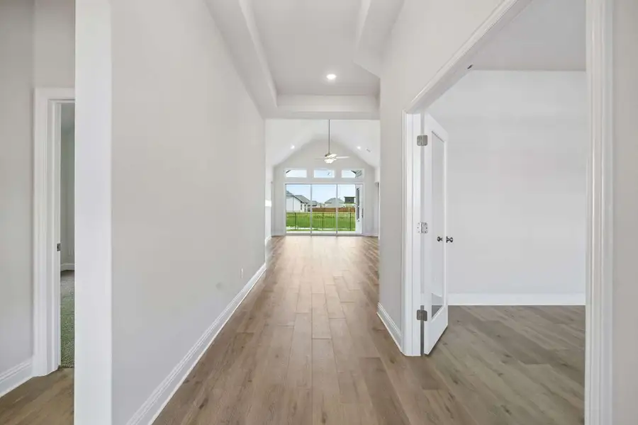 Spacious, unfurnished interior of a new home in Oaks of North Grove, Waxahachie (Image 22). Spacious, unfurnished interior of a new home in Oaks of North Grove, Waxahachie (Image 22).