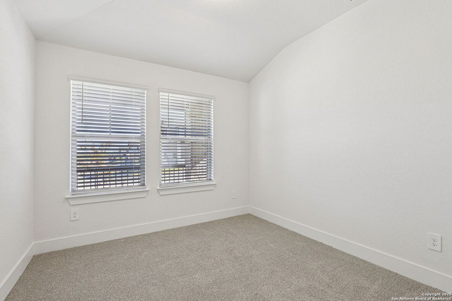 Spacious, unfurnished interior of a new home in Comanche Ridge, San Antonio (Image 35).