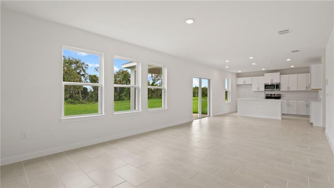 Spacious, unfurnished interior of a new home in Willowbrook North, Winter Haven (Image 21).