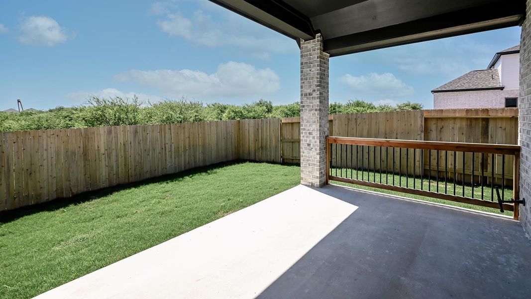 Exterior details and patio area of a home in Homestead, Schertz (Image 4).