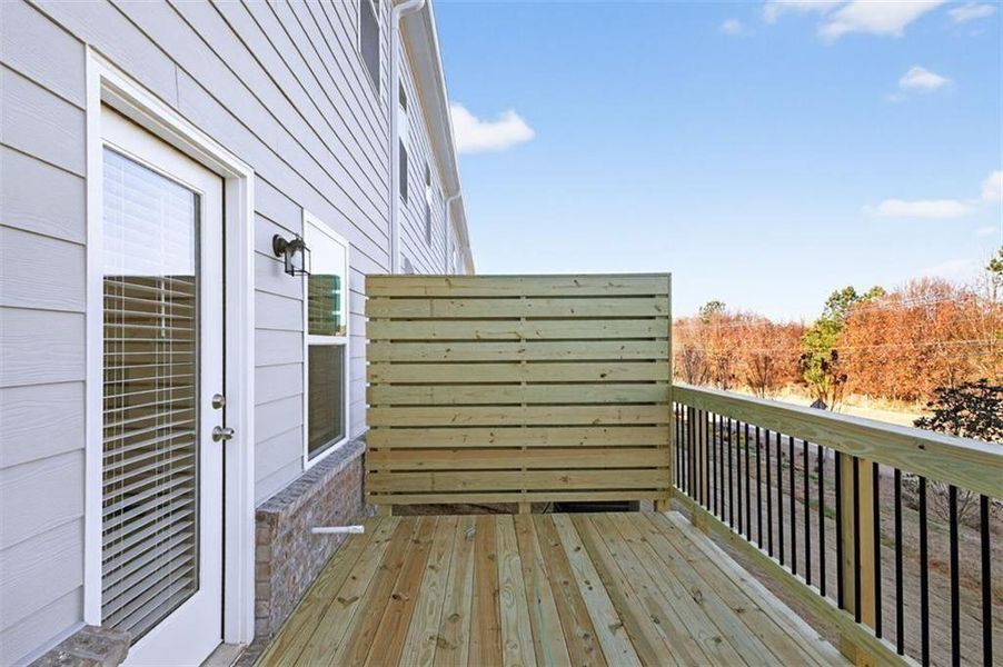 Exterior details and patio area of a home in Franklin Manor, Lawrenceville (Image 25).