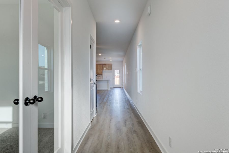 Spacious, unfurnished interior of a new home in Arcadia Ridge, San Antonio (Image 25).