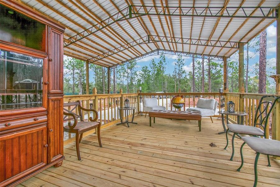 Community amenities in , Interlachen (Image 47).