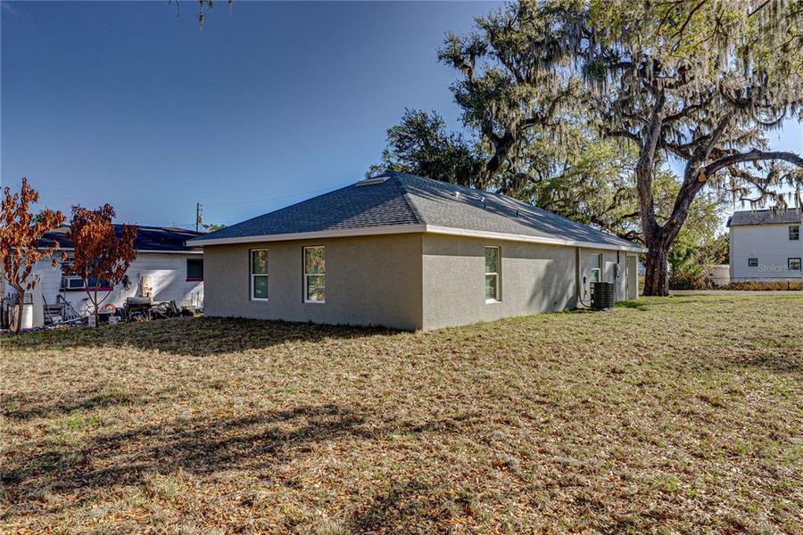 Exterior details and patio area of a home in , Bartow (Image 21).