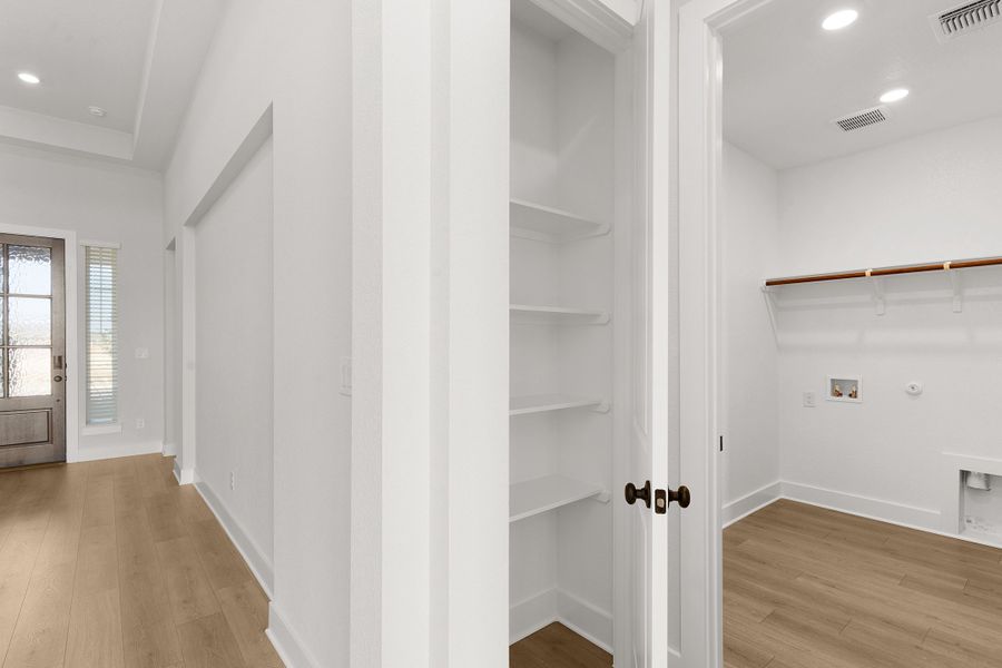 Spacious, unfurnished interior of a new home in Lariat, Liberty Hill (Image 24).