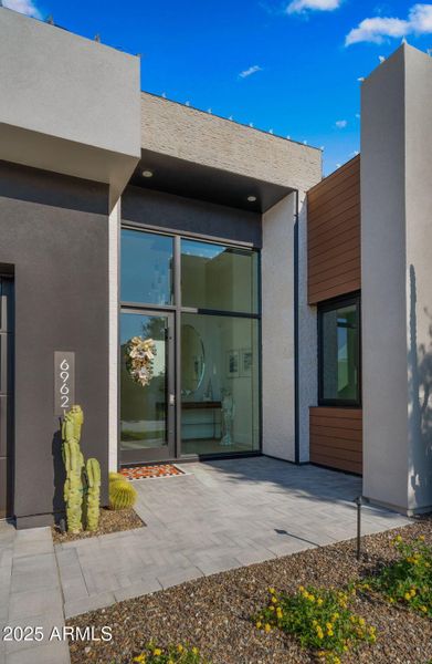 11-web-or-mls-Front yard1