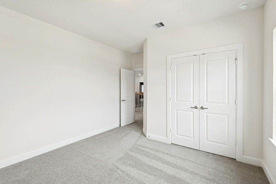 Spacious, unfurnished interior of a new home in Jordan Ranch 70' Homesites, Fulshear (Image 9). Spacious, unfurnished interior of a new home in Jordan Ranch 70' Homesites, Fulshear (Image 9).