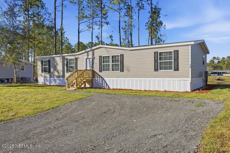 Exterior details and patio area of a home in , Interlachen (Image 23).